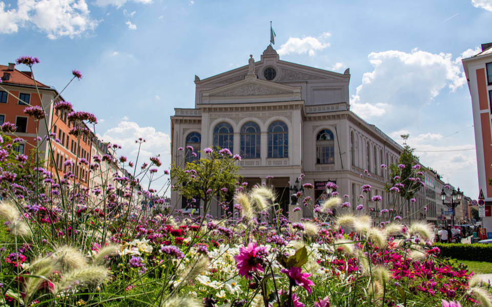 G&auml;rtnerplatz mit G&auml;rtnerplatztheater im Sommer