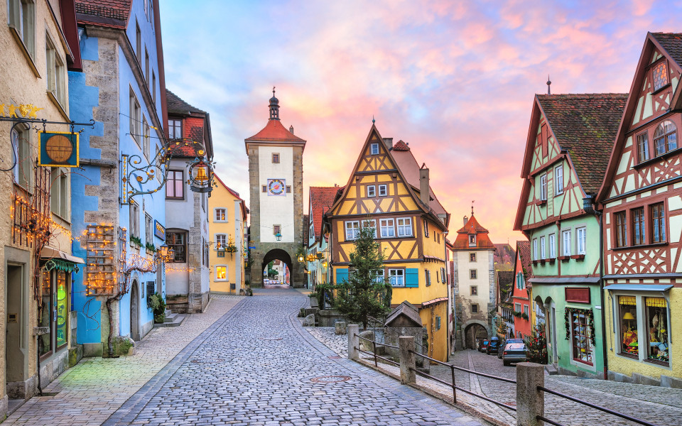 Bunte Fachwerkh&auml;user in Rothenburg ob der Tauber in Deutschland
