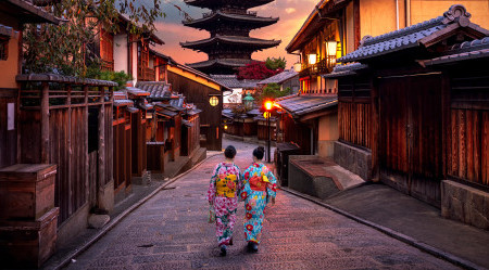 Geishas-in-Kyoko-Japan